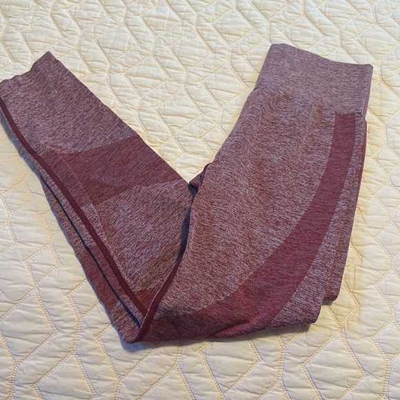 NWOT PINK (Size S) Burgundy Seamless Activewear Leggings - Picture 2 of 3